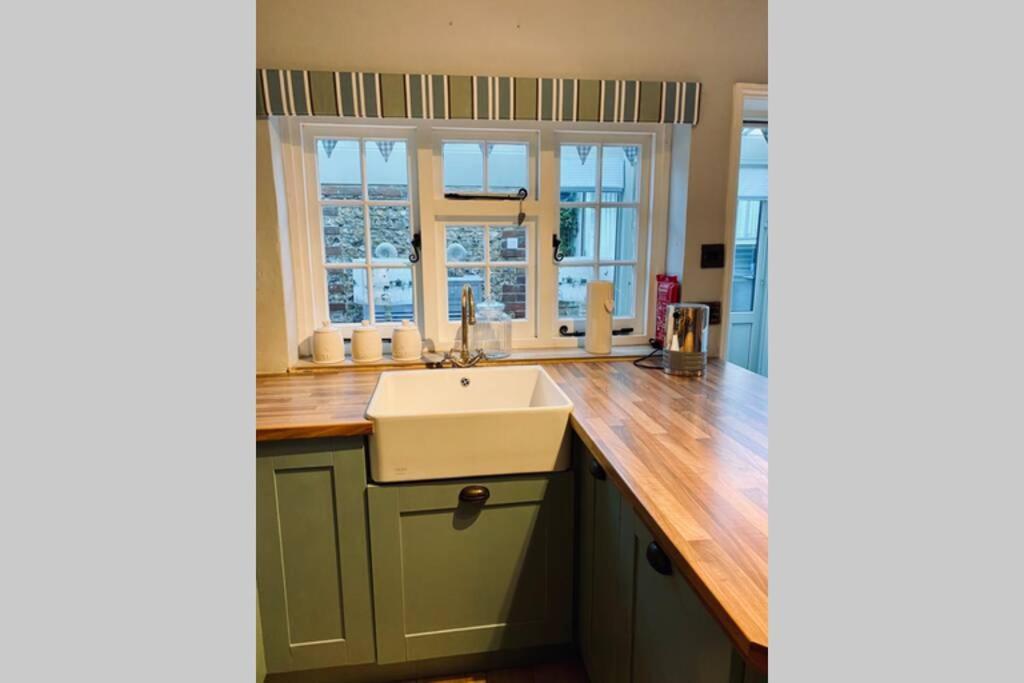 Angel Cottage, Boxgrove, Chichester - Relax And Unwind エクステリア 写真